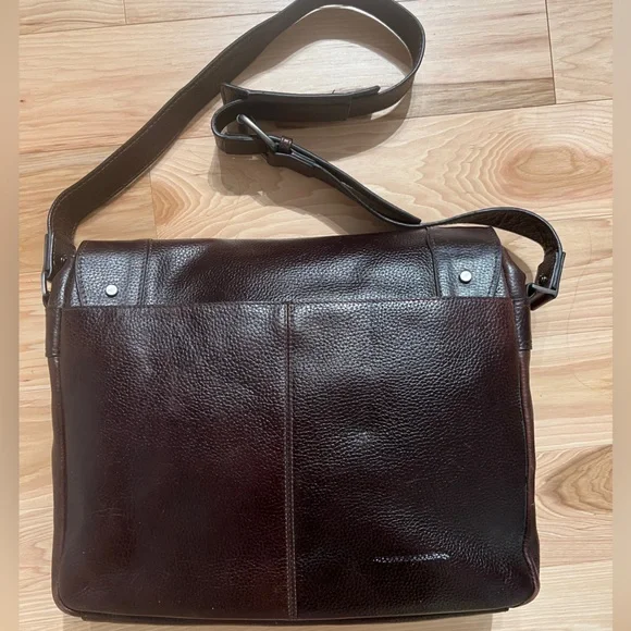 Kenneth Cole Brown Leather Heritage Messenger Bag - Picture 4 of 8